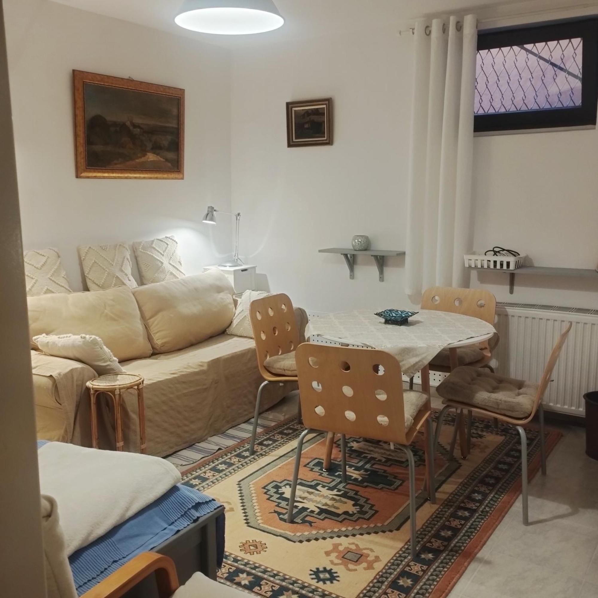 B&B Family Basement Apartment, Breakfast, Free Parking, 5Km From Tulln Chorherrn Bagian luar foto